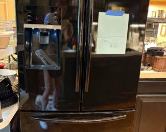 D33-$110 Samsung Model RFG297HDBP SEE DINGS