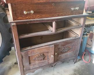 dresser w/glass pulls