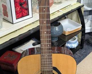 ACOUSTIC GUITAR
