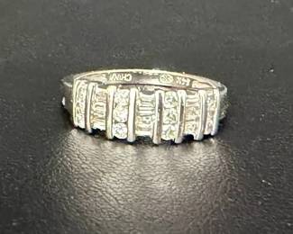 03 14K White Gold Diamond Ring, Size 8 3.58g