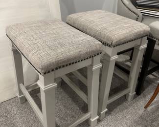 (2) barstools