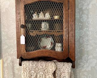 COLLECTORS WALL CABINET