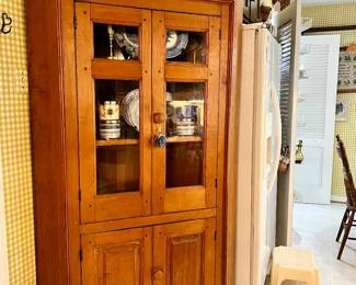 GREAT CORNER CABINET