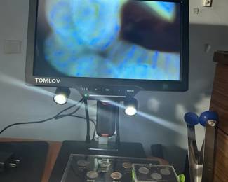 TOMLOV LCD Digital Microscope with Adjustable Stand LED Lights Working