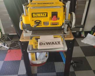 DeWalt DW735 13 Heavy Duty Portable Planer With Extras