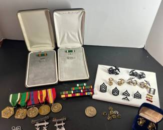 U.S. Marine Corps Medals, Insignia, Ribbon Bars Uniform Accessories Collection