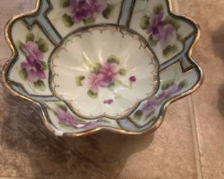 Japanese Porcelain Nippon Bowls Violets Pattern and Gold Rim