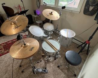  Ludwig Evolution 5-piece drum kit (white&nbsp;glitter)&nbsp;with Zildjian cymbals, Matador cowbell!