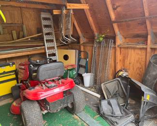 Troy-Bilt riding mower, 7 Speed Pony with accessories. 15.5HP 42"