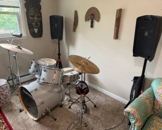  Ludwig Evolution 5-piece drum kit (white&nbsp;glitter)&nbsp;with Zildjian cymbals, Matador cowbell!