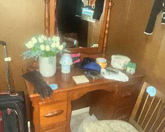 MATCHING VANITY & TILT MIRROR