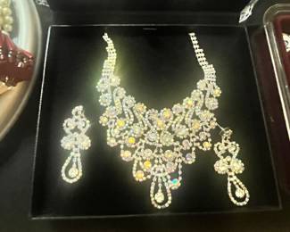 NECKLACE & EARRING SET