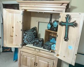 ARMOIRE FULL OF MATCHING TURQUOIS COMFORTER, PILLOWS, CURTAINS, MORE!