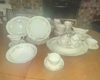 VINTAGE HOMER LAUGHLIN "GEORGIAN" EGGSHELL CHINA SET