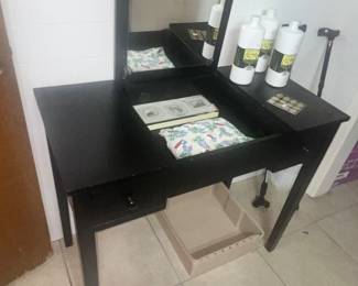 LIFT-TOP VANITY