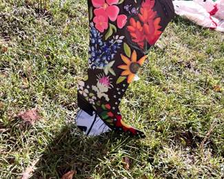 COWBOY BOOT YARD ART