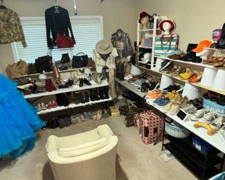 THE MAIN "BOUTIQUE" ROOM