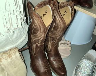 "ARIAT" BOOTS - APPEAR NEVER WORN!
