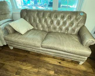 CHARMING, SMALLER TUFTED BACK LEATHER SOFA.
