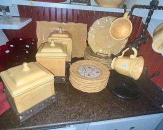 DANIEL CREMIEUX "ST. REMY" GOLDEN APRICOT EARTHENWARE