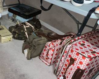 MICHAEL KORS CAMO BAG & SOME TRENDY LUGGAGE!