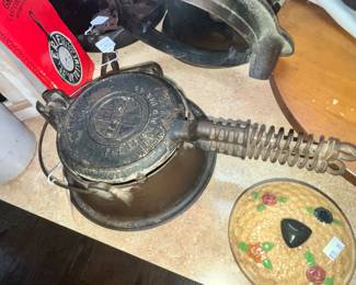 GRISWOLD WAFFLE MAKER