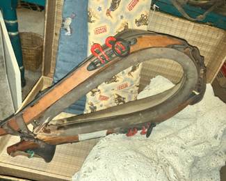 ANTIQUE HORSECOLLAR w/ HAMES