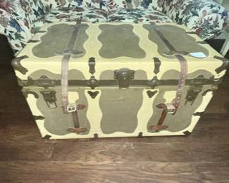 1920'S LEATHER TRIMMED TRUNK .......