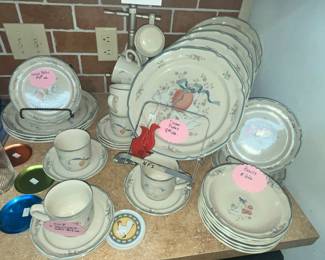INTERNATIONAL TABLEWORKS "MARMALADE" DINNER SET