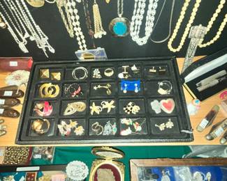 EARRINGS & BROOCHES