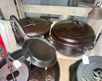DUTCH OVENS w/ LIDS