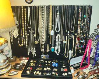 BEAUTIFUL NECKLACES!