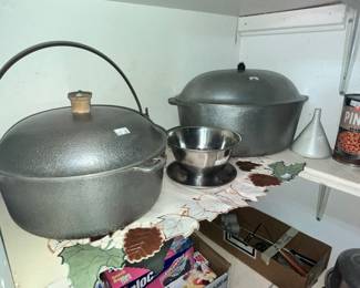 HAMMERED ALUMINUM DUTCH OVENS