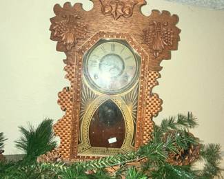 LOVELY ANTIQUE KITCHEN CLOCK w/ EMBOSSED BASKET WEAVE TRIM!
