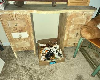 VINTAGE WOODEN KIDS VANITY