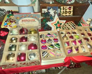 VINTAGE BOXES FULL