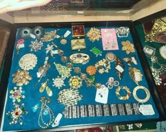 WONDERFUL PINS & BROOCHES