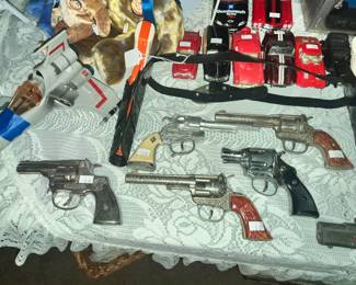 VINTAGE CAP PISTOLS