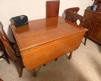 Table and 4 Chiars