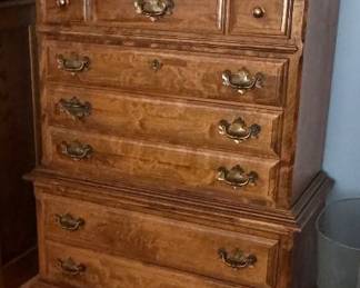 chest of drawers