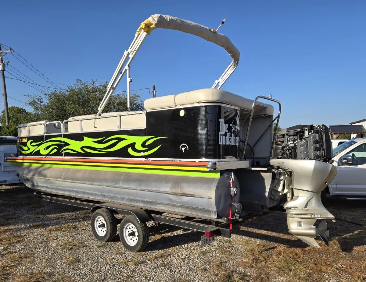 High-Performance Pontoon Boat. 2008 Avalon 22' "Paradise Elite Windjammer custom triton party boat; Seats 16; Honda 200hp outboard; will cruise at 40mph; 42 gal fuel tank 