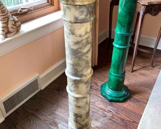 ITALIAN WHITE MARBLE PEDESTAL