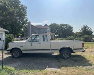 1990 Ford F150 XLT Lariat with 87937 Miles. $9,2500