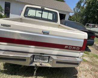 1990 Ford F150 XLT Lariat with 87937 Miles. $9,2500