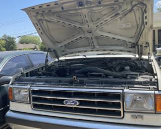 1990 Ford F150 XLT Lariat with 87937 Miles. $9,2500