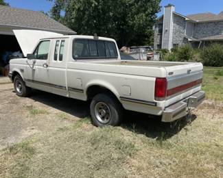 1990 Ford F150 XLT Lariat with 87937 Miles. $9,2500