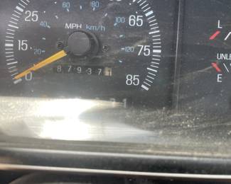 1990 Ford F150 XLT Lariat with 87937 Miles. $9,2500