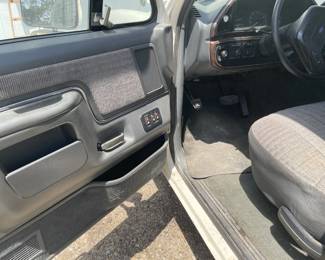 1990 Ford F150 XLT Lariat with 87937 Miles. $9,2500