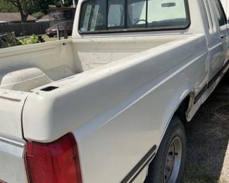1990 Ford F150 XLT Lariat with 87937 Miles. $9,2500