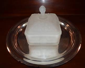Tiara Honey Bee Covered Dish